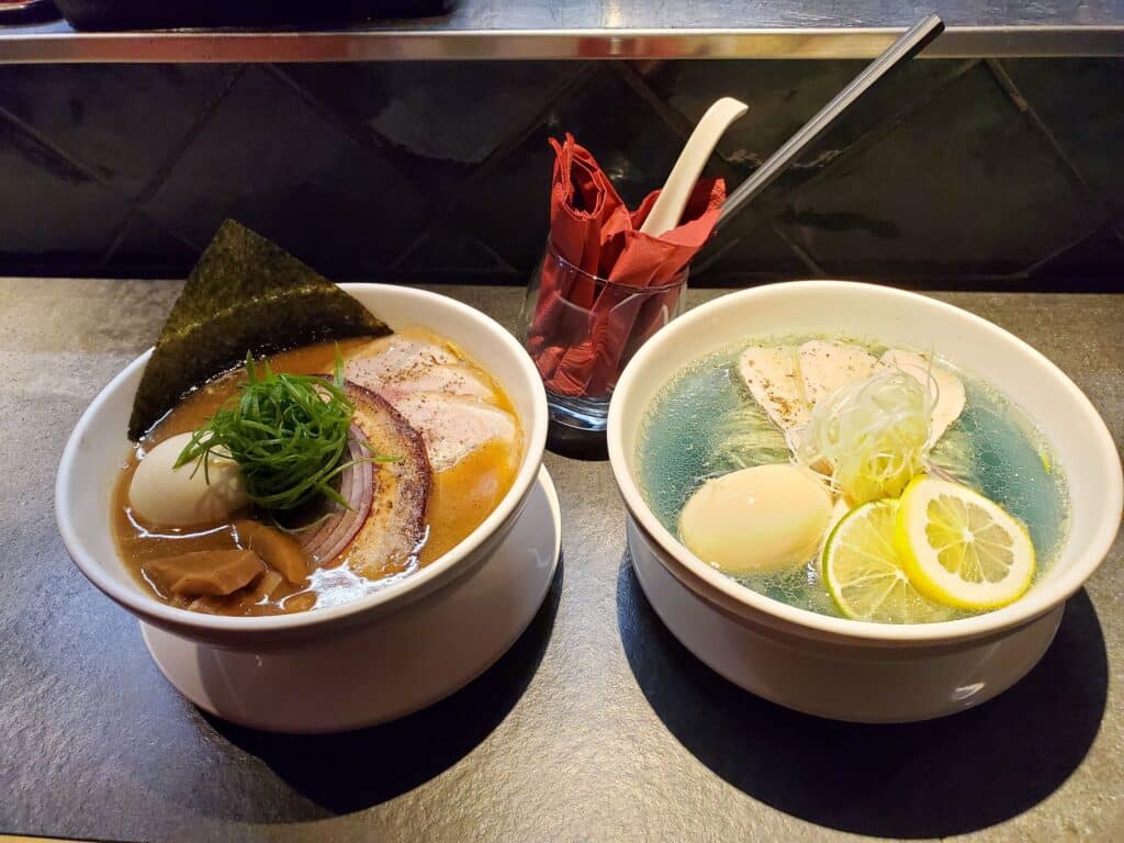 【台北大安美食】真劍拉麵-內有2024菜單/夢幻藍鹽味翠雞拉麵視覺與味覺的饗宴 - 15