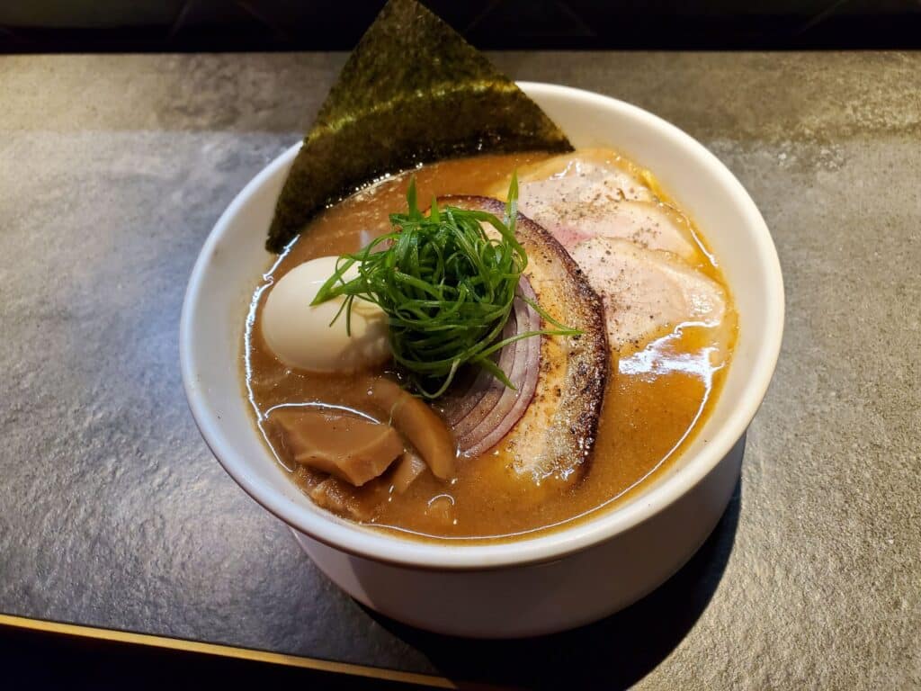 【台北大安美食】真劍拉麵-內有2024菜單/夢幻藍鹽味翠雞拉麵視覺與味覺的饗宴 - 13