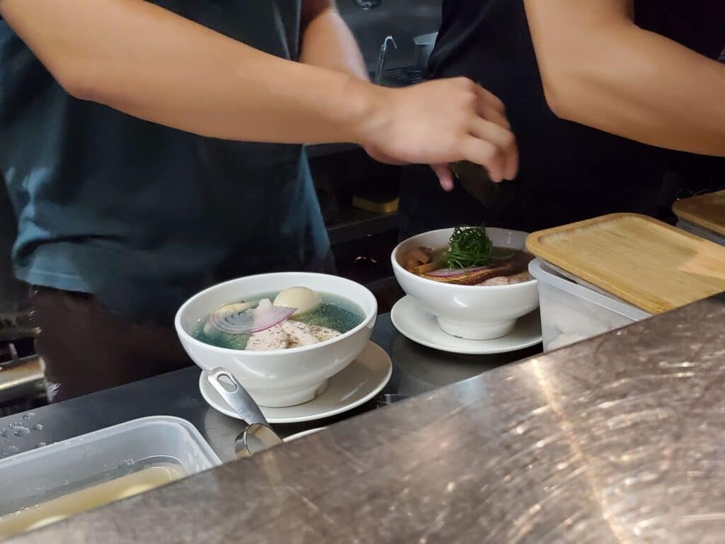 【台北大安美食】真劍拉麵-內有2024菜單/夢幻藍鹽味翠雞拉麵視覺與味覺的饗宴 - 21