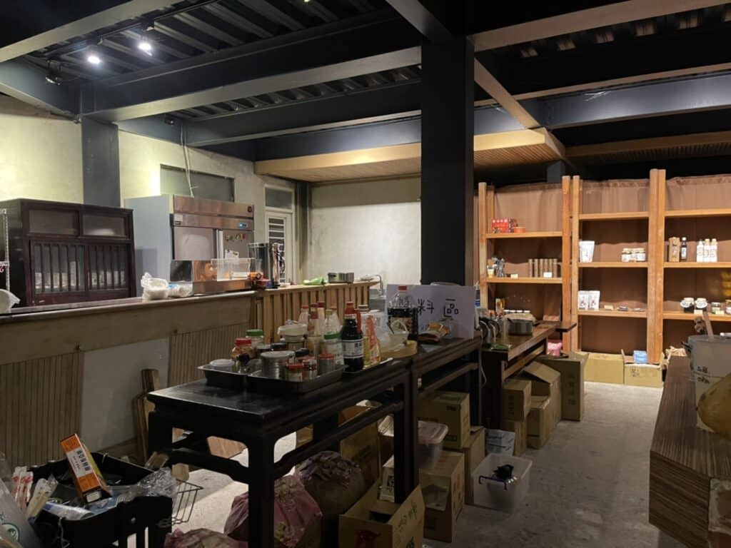 【南投魚池露營】拂水山莊內有2024房間價目表-一起在松樹下露營/懶人之五星平價豪華露營 - 311