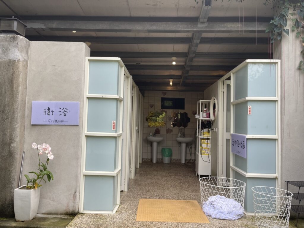 【南投魚池露營】拂水山莊內有2024房間價目表-一起在松樹下露營/懶人之五星平價豪華露營 - 306