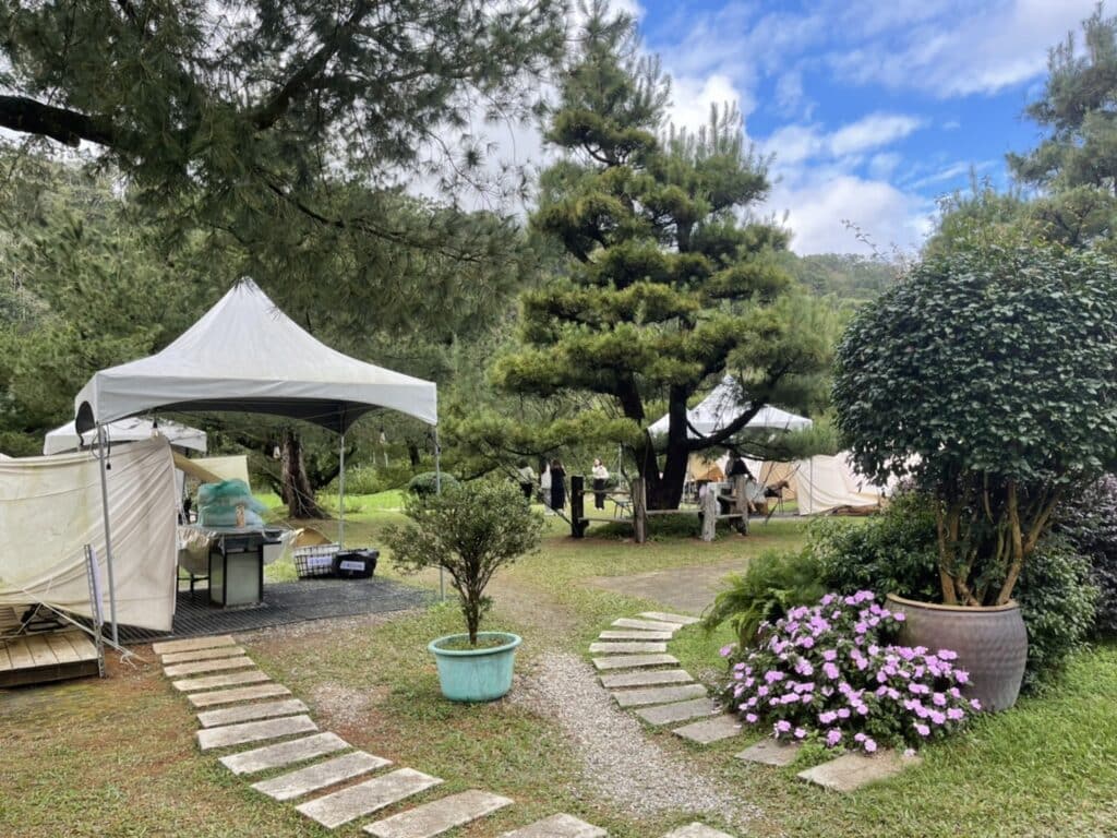 【南投魚池露營】拂水山莊內有2024房間價目表-一起在松樹下露營/懶人之五星平價豪華露營 - 324