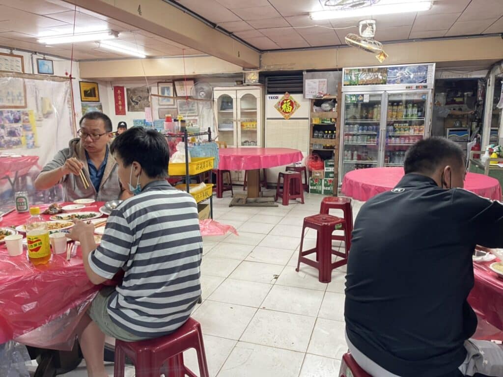 【恆春海鮮】本港活海鮮-內有最新2025菜單/在花枝膘與龍蝦粥中流連忘返的祕境 - 16