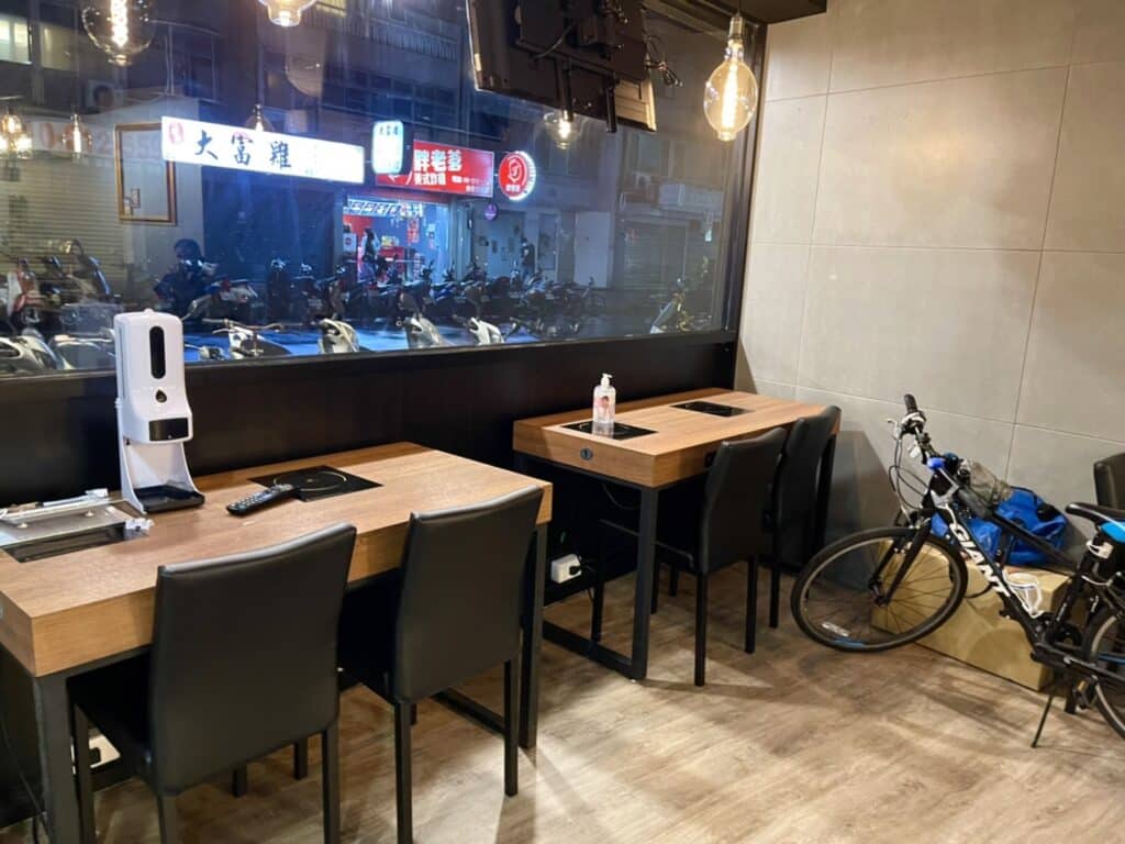 【台北大安美食】大毛屋涮涮鍋-內有2024最新菜單/免費招待寵物吃雞肉吃到飽/與毛小孩一起吃火鍋的寵物友善餐廳 - 30