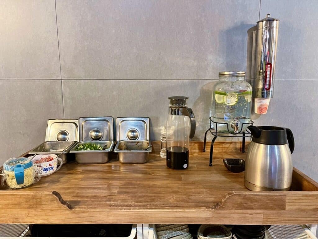 【台北大安美食】大毛屋涮涮鍋-內有2024最新菜單/免費招待寵物吃雞肉吃到飽/與毛小孩一起吃火鍋的寵物友善餐廳 - 24