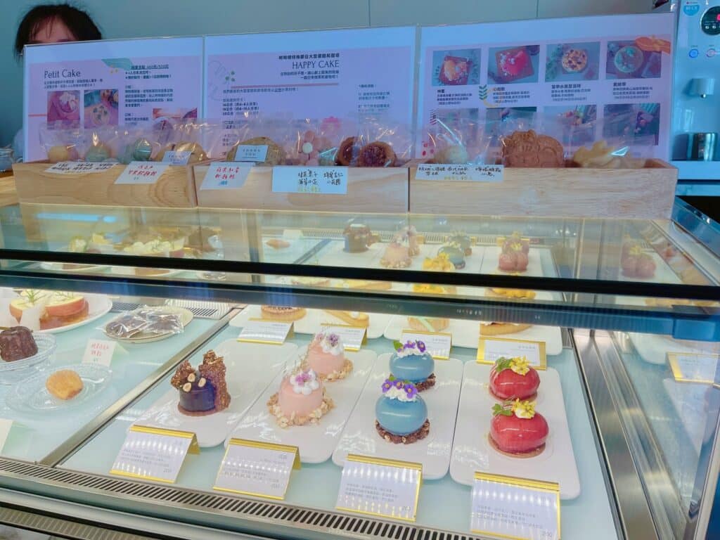 【南投埔里景點】蜜蜂王國&時時晴法式甜點坊/內有2024目錄/精緻繽紛的法式甜點與蜂蜜美麗的邂逅 - 176