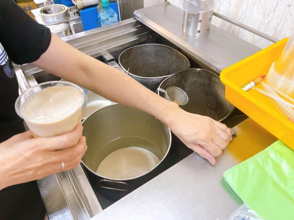 【台北美食】重慶豆漿炸蛋餅-內有2026最新菜單/日本人也推薦的大龍峒市場必吃老字號排隊美食 - 25