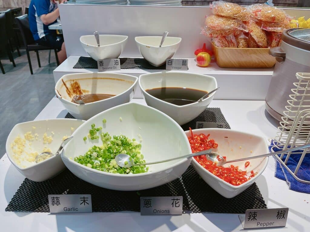 【蘆洲美食】柒柒石頭火鍋-內有2024最新菜單/329元無限享用鮮切肉品、季節鮮蔬、牛丼飯、飲料吧、冰淇淋 - 23
