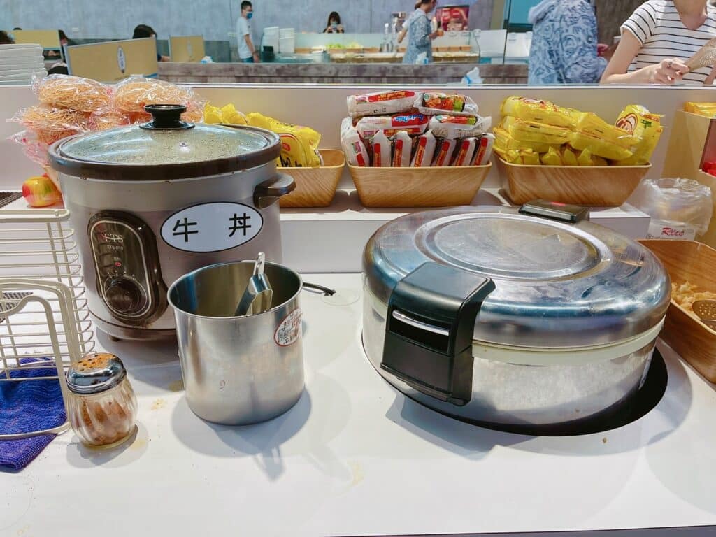 【蘆洲美食】柒柒石頭火鍋-內有2024最新菜單/329元無限享用鮮切肉品、季節鮮蔬、牛丼飯、飲料吧、冰淇淋 - 24