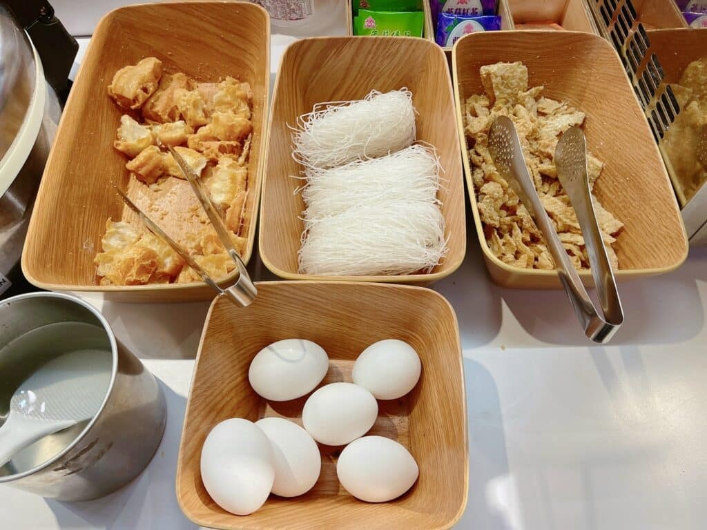 【蘆洲美食】柒柒石頭火鍋-內有2024最新菜單/329元無限享用鮮切肉品、季節鮮蔬、牛丼飯、飲料吧、冰淇淋 - 26