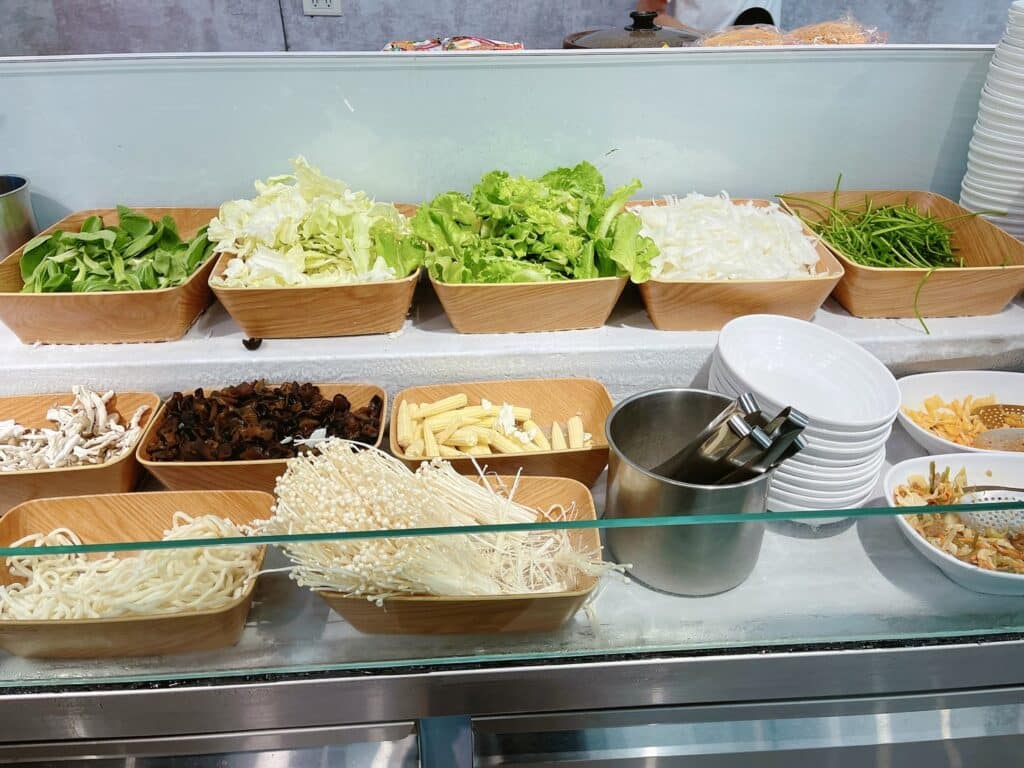 【蘆洲美食】柒柒石頭火鍋-內有2024最新菜單/329元無限享用鮮切肉品、季節鮮蔬、牛丼飯、飲料吧、冰淇淋 - 21