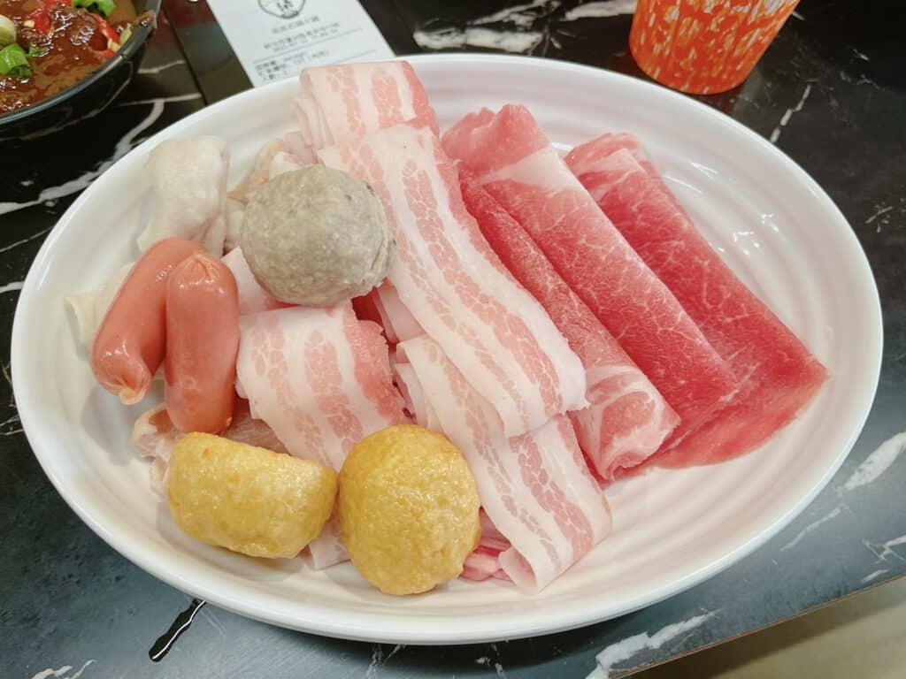 【蘆洲美食】柒柒石頭火鍋-內有2024最新菜單/329元無限享用鮮切肉品、季節鮮蔬、牛丼飯、飲料吧、冰淇淋 - 37