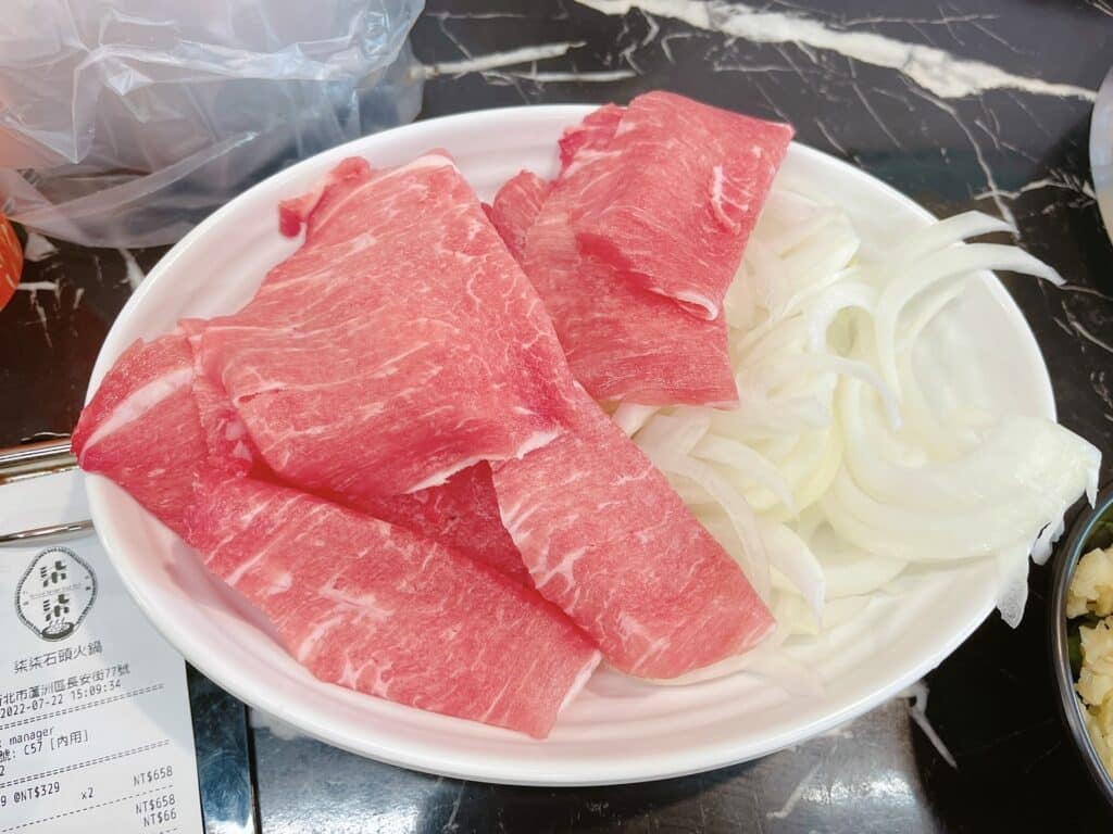 【蘆洲美食】柒柒石頭火鍋-內有2024最新菜單/329元無限享用鮮切肉品、季節鮮蔬、牛丼飯、飲料吧、冰淇淋 - 36