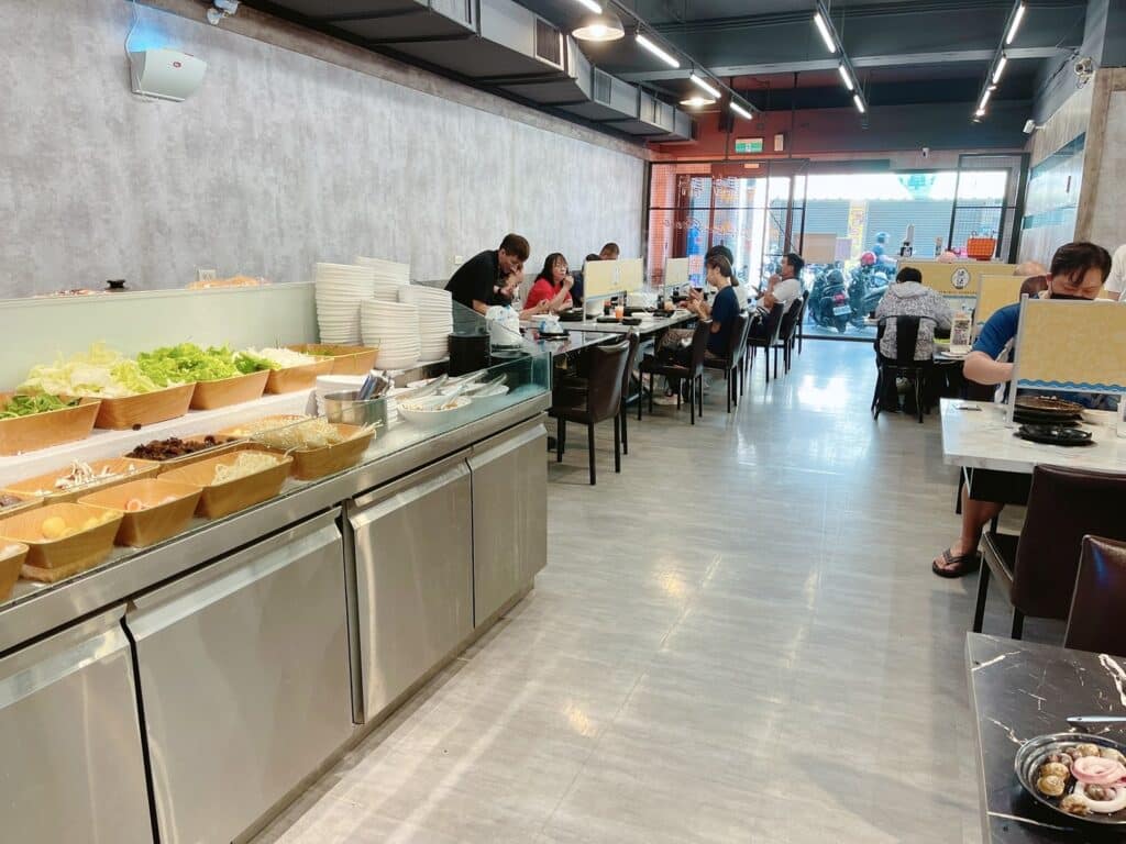 【蘆洲美食】柒柒石頭火鍋-內有2024最新菜單/329元無限享用鮮切肉品、季節鮮蔬、牛丼飯、飲料吧、冰淇淋 - 43