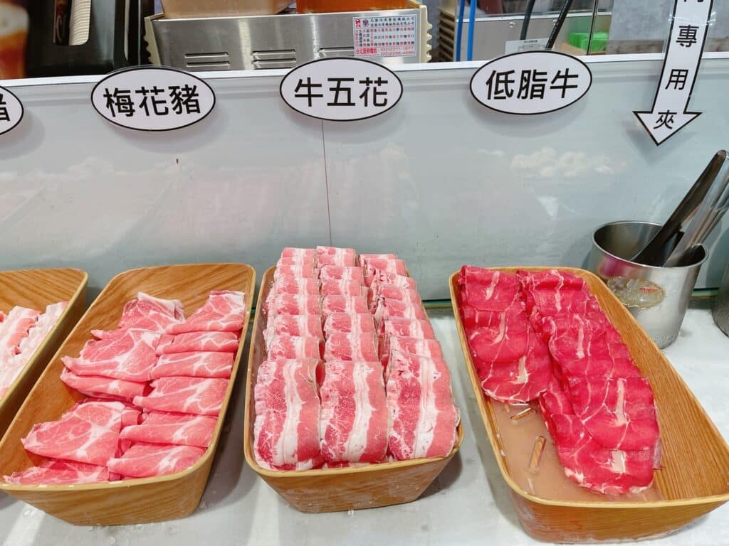 【蘆洲美食】柒柒石頭火鍋-內有2024最新菜單/329元無限享用鮮切肉品、季節鮮蔬、牛丼飯、飲料吧、冰淇淋 - 14