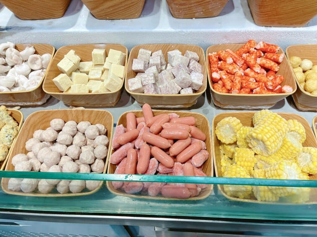 【蘆洲美食】柒柒石頭火鍋-內有2024最新菜單/329元無限享用鮮切肉品、季節鮮蔬、牛丼飯、飲料吧、冰淇淋 - 18