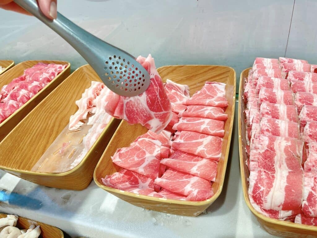 【蘆洲美食】柒柒石頭火鍋-內有2024最新菜單/329元無限享用鮮切肉品、季節鮮蔬、牛丼飯、飲料吧、冰淇淋 - 15
