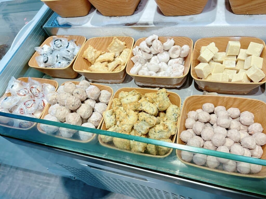 【蘆洲美食】柒柒石頭火鍋-內有2024最新菜單/329元無限享用鮮切肉品、季節鮮蔬、牛丼飯、飲料吧、冰淇淋 - 17