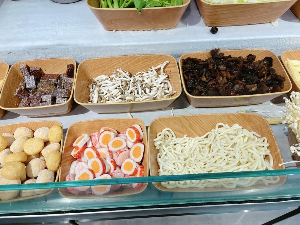 【蘆洲美食】柒柒石頭火鍋-內有2024最新菜單/329元無限享用鮮切肉品、季節鮮蔬、牛丼飯、飲料吧、冰淇淋 - 20