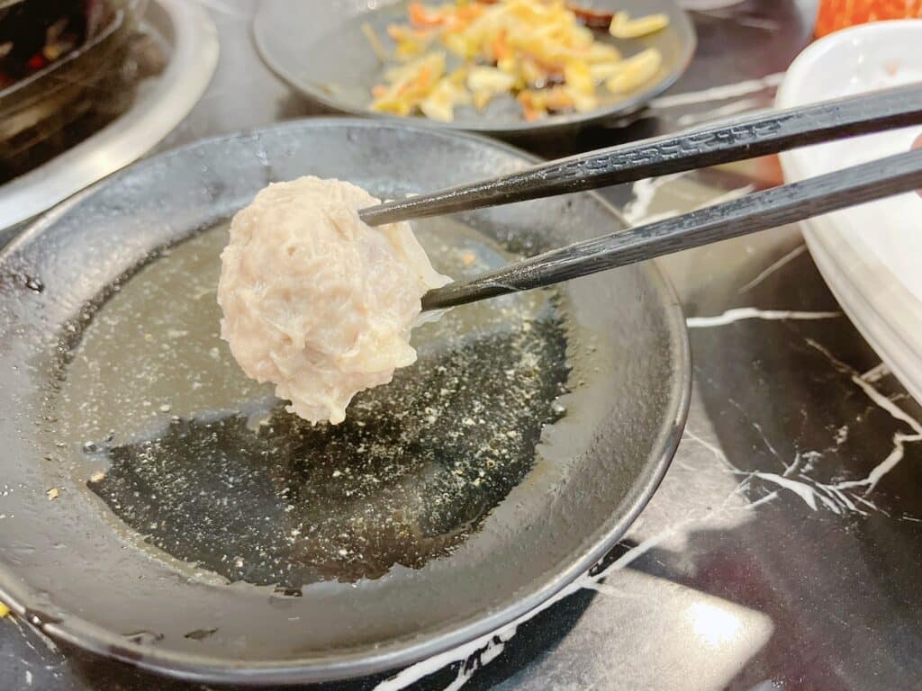 【蘆洲美食】柒柒石頭火鍋-內有2024最新菜單/329元無限享用鮮切肉品、季節鮮蔬、牛丼飯、飲料吧、冰淇淋 - 40