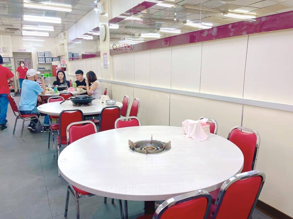 【松山美食】松山小紅莓石頭火鍋城-內有2026菜單/台北前三名的人氣石頭火鍋 - 52