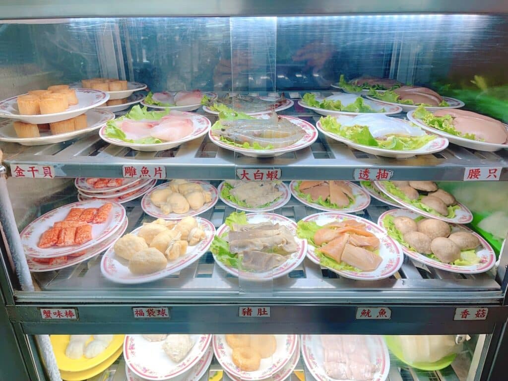 【松山美食】松山小紅莓石頭火鍋城-內有2026菜單/台北前三名的人氣石頭火鍋 - 17