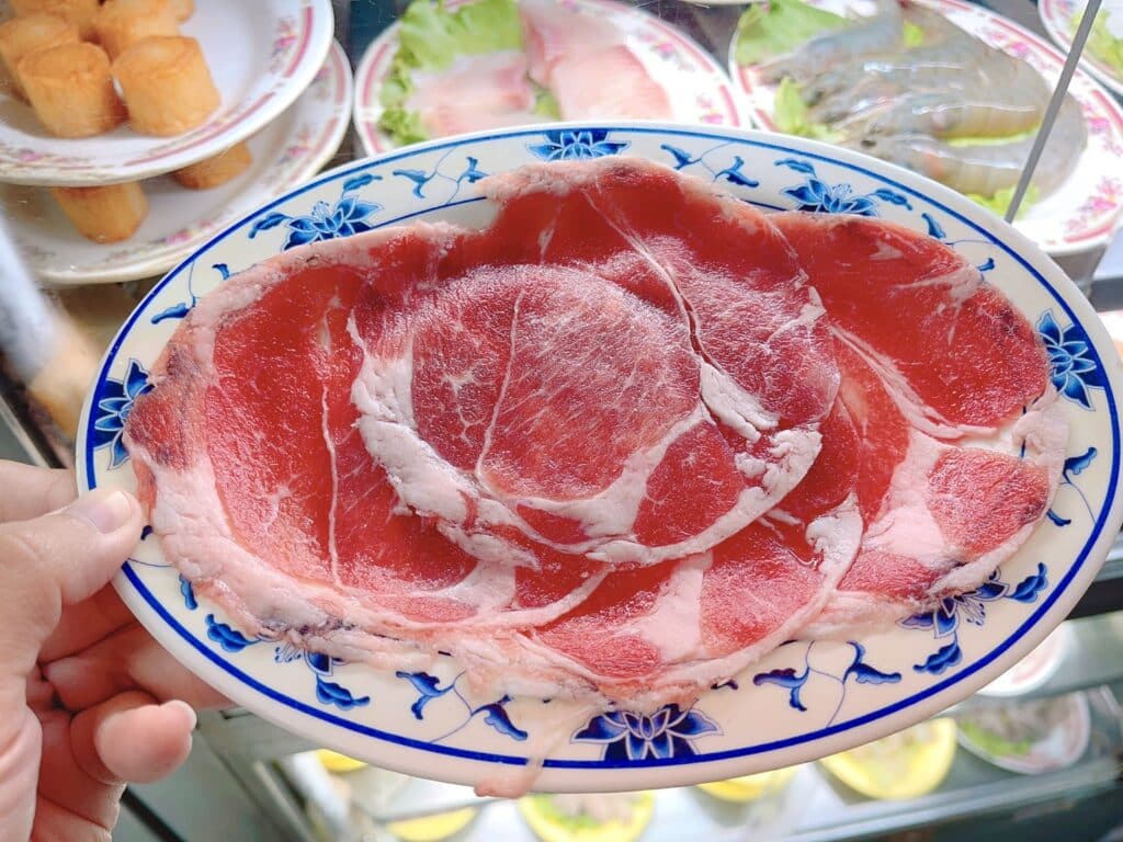 【松山美食】松山小紅莓石頭火鍋城-內有2026菜單/台北前三名的人氣石頭火鍋 - 19