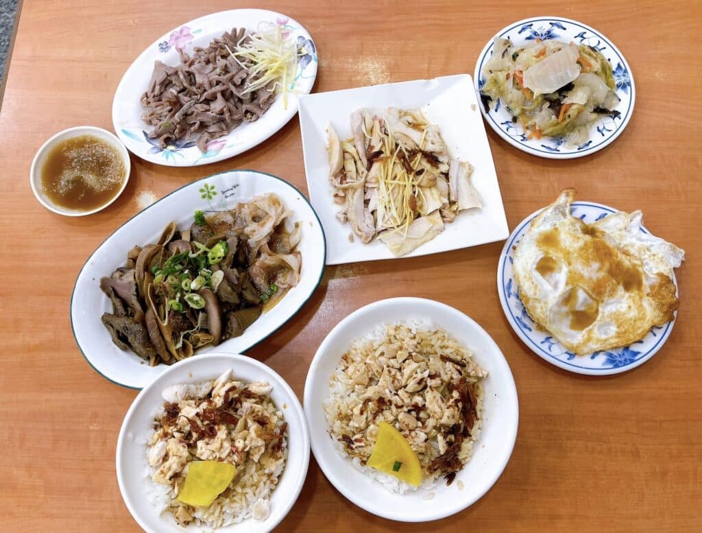 【嘉義美食】民主火雞肉飯-內有2024最新菜單/嘉義在地推薦的五大火雞肉飯之一/滿滿油蔥香火雞肉飯 - 11