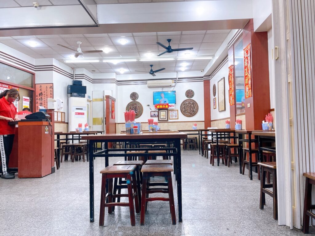 【嘉義美食】民主火雞肉飯-內有2024最新菜單/嘉義在地推薦的五大火雞肉飯之一/滿滿油蔥香火雞肉飯 - 26