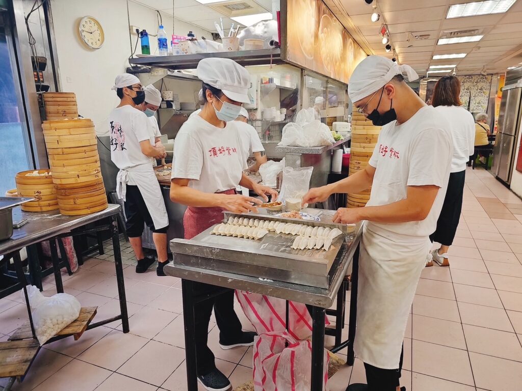 【台北美食】頂好紫琳蒸餃館-內有2024菜單/東區超人氣平價美食 - 33