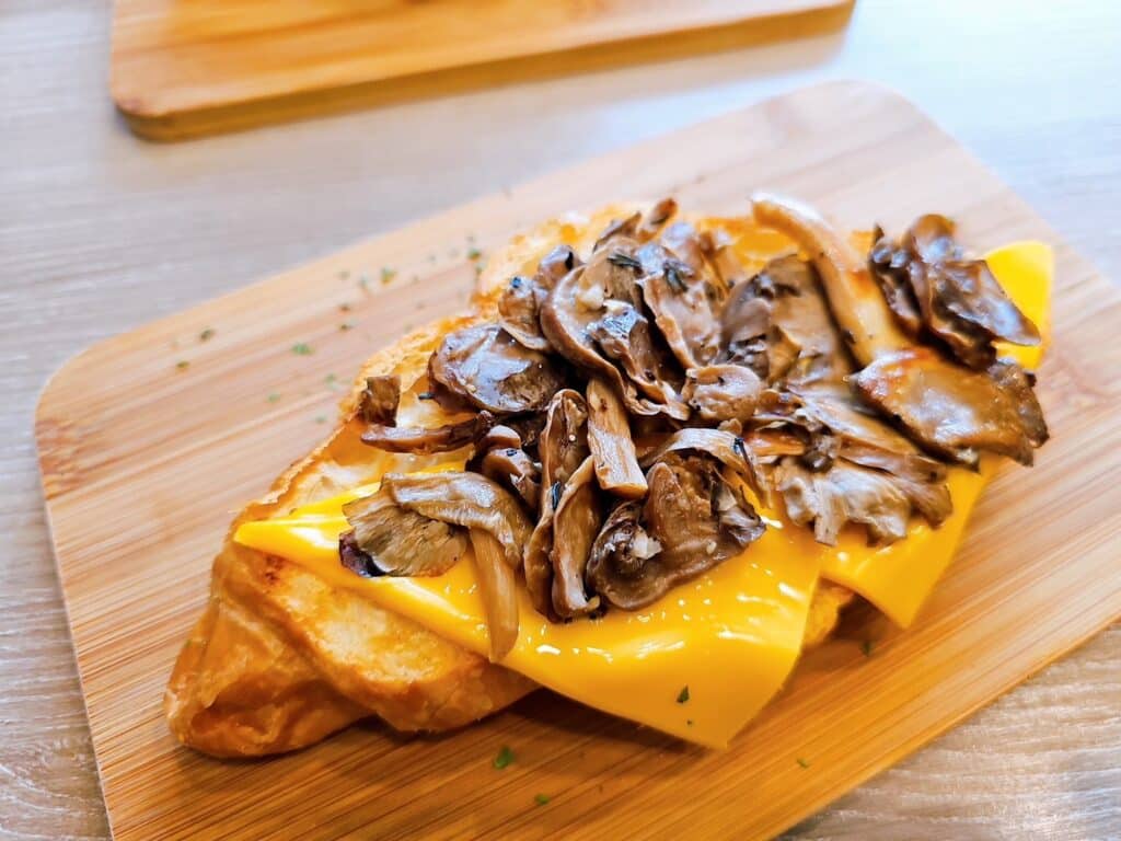 起司菇菇可頌-1